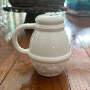 Pfaltzgraff Heritage White cheese shaker